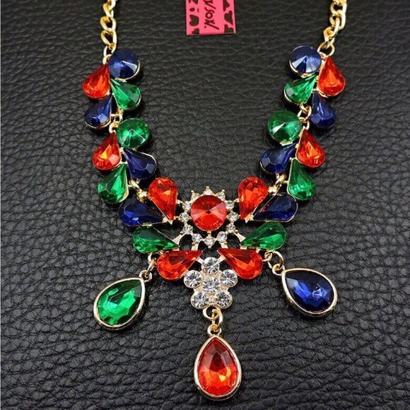 ♥️ Betsey Johnson NEW crystal statement necklace - Picture 2 of 3